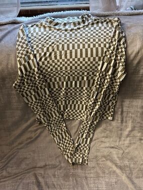 PacSun Olive & White Checkerboard Long Sleeve Crop Top